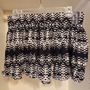 New York and Company Brand New with tags soft shorts size large